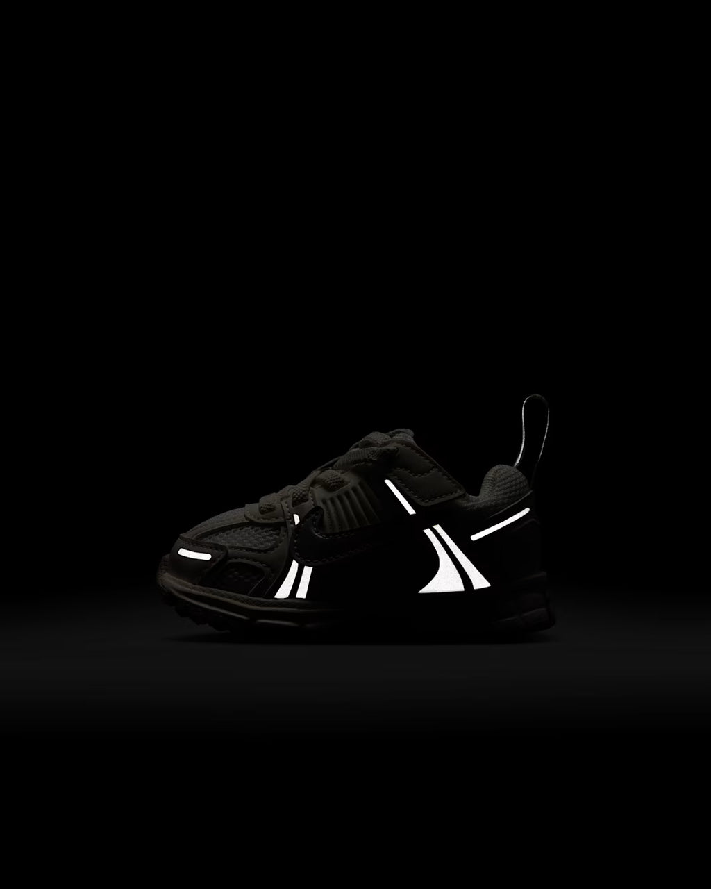 나이키 키즈 운동화 일본 베이비 보메로 5 벨크로 신발 HF7000-108 세일