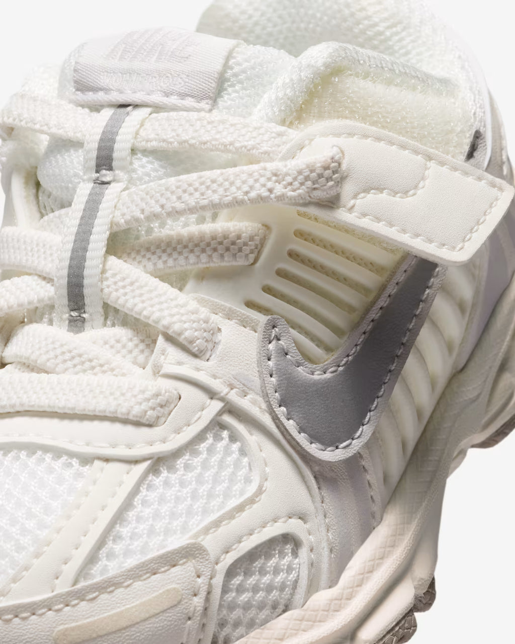 나이키 키즈 운동화 일본 베이비 보메로 5 벨크로 신발 HF7000-108 세일